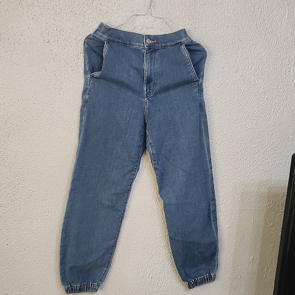 Express Ankle Denim Jogger Jeans Sz. 2  With Mediyolum Wash